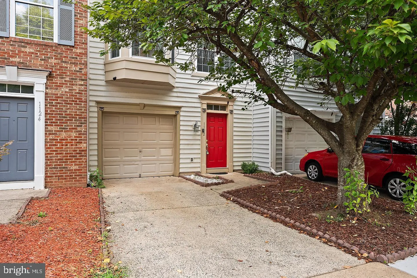 3 bed, 4.0 bath, 1454 sqft, $3,200 — Photo 3