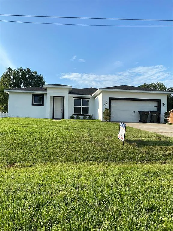 4 bed, 2.0 bath, 1659 sqft, $1,900 — Photo 1