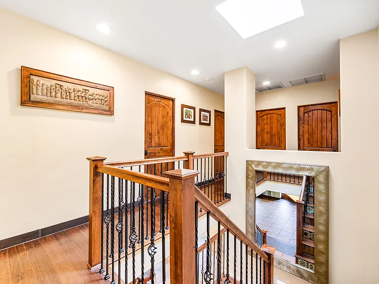 1720 Crestview Ave — Photo 33
