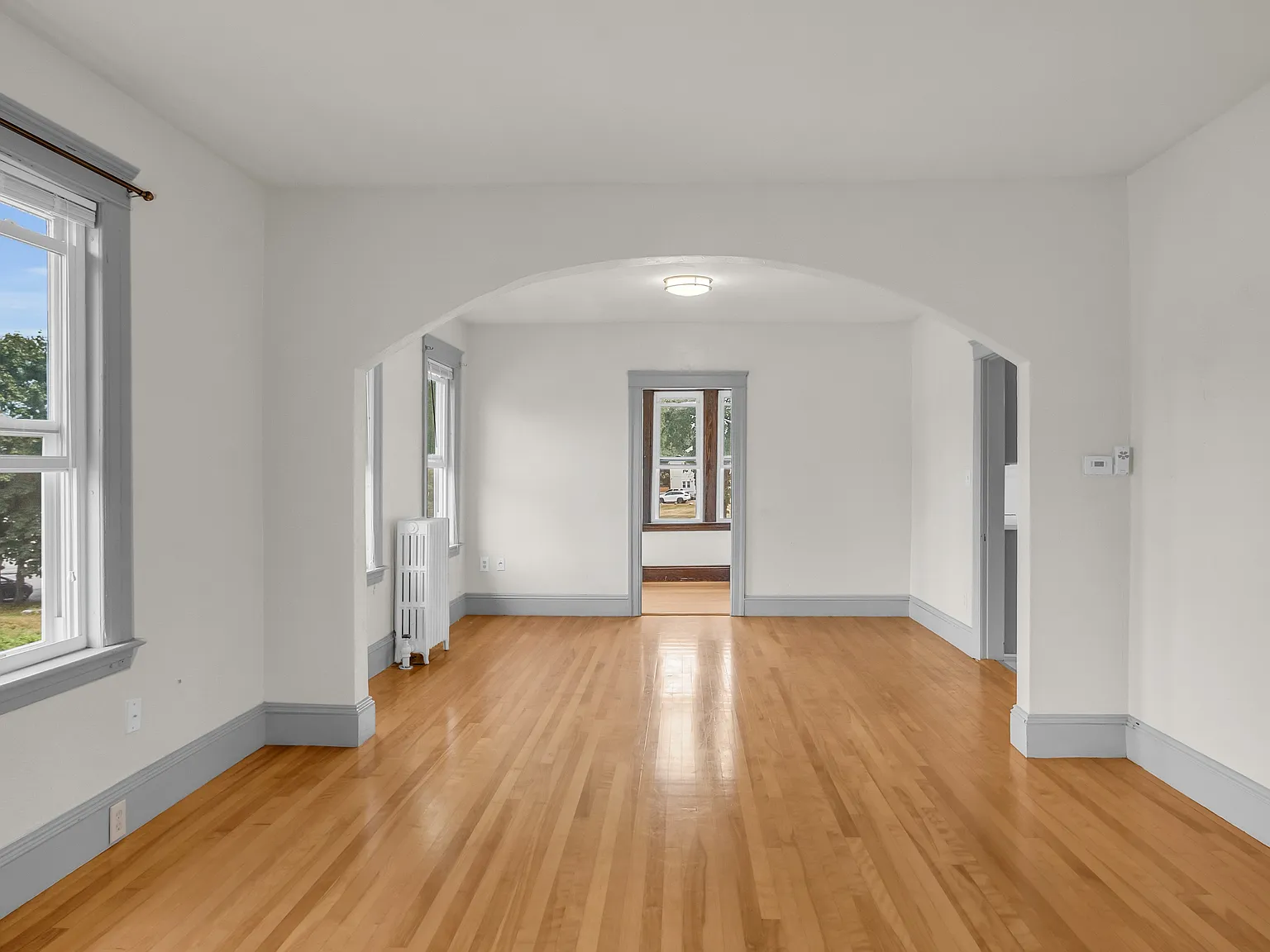 2 bed, 1200 sqft, $2,100 — Photo 4