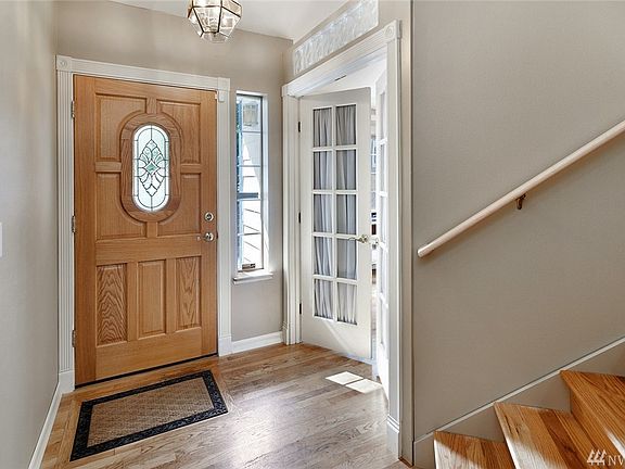 3rd image of 8164 Cottage Pl NE