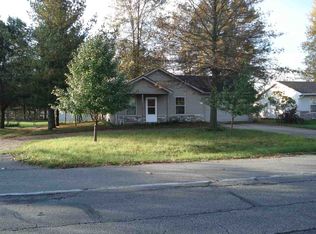 906 E Culver Rd, Knox, IN 46534