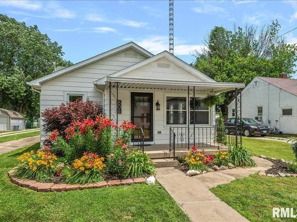 806 9th St, Pawnee, IL 62558