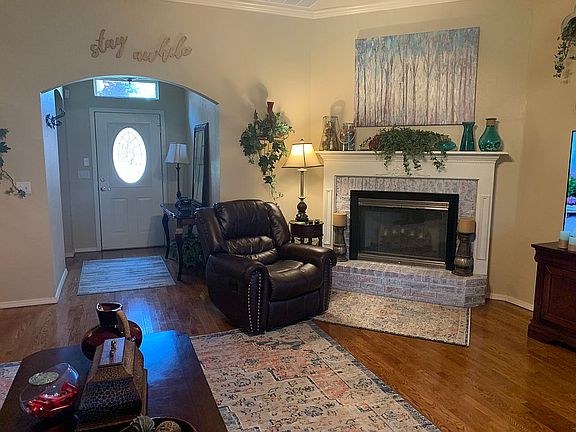Living area/fireplace