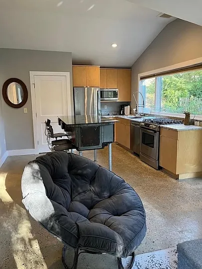 2 bed, 700 sqft, $2,300 — Photo 4