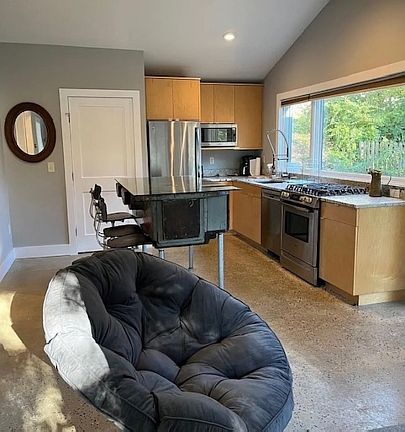 4th image of 82 Mount Clare Ave
