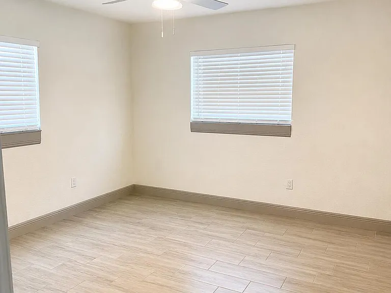 907 Antigua Ave — Photo 18