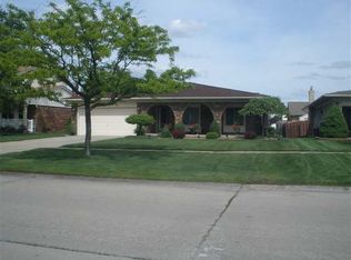 46098 Plum Grove Dr, Macomb, MI 48044