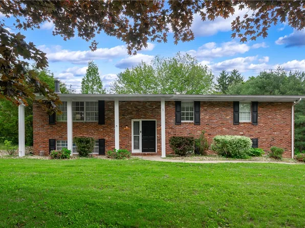 400 Cherokee Dr, Butler, PA 16001