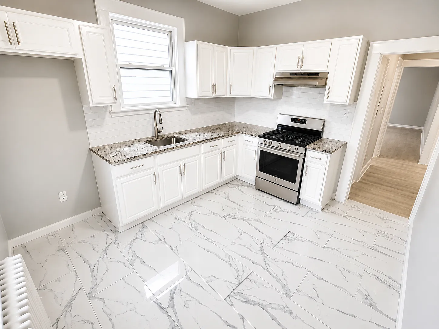 3 bed, 750 sqft, $2,100 — Photo 1