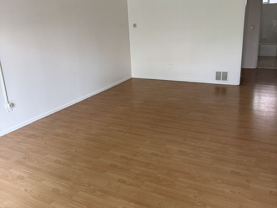 1st image of 136 S Jackson St APT 8