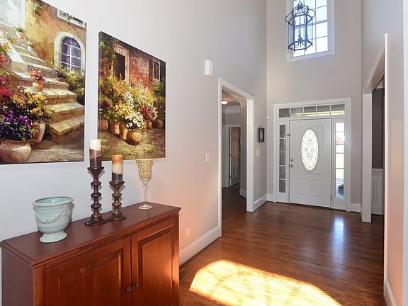 Stunning two-story foyer!