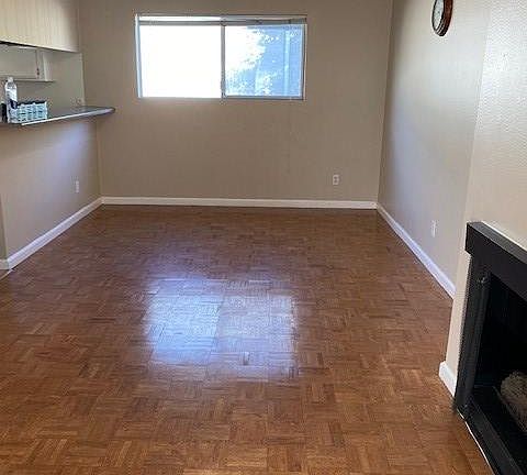 3rd image of 18550 Hatteras St Unit 52