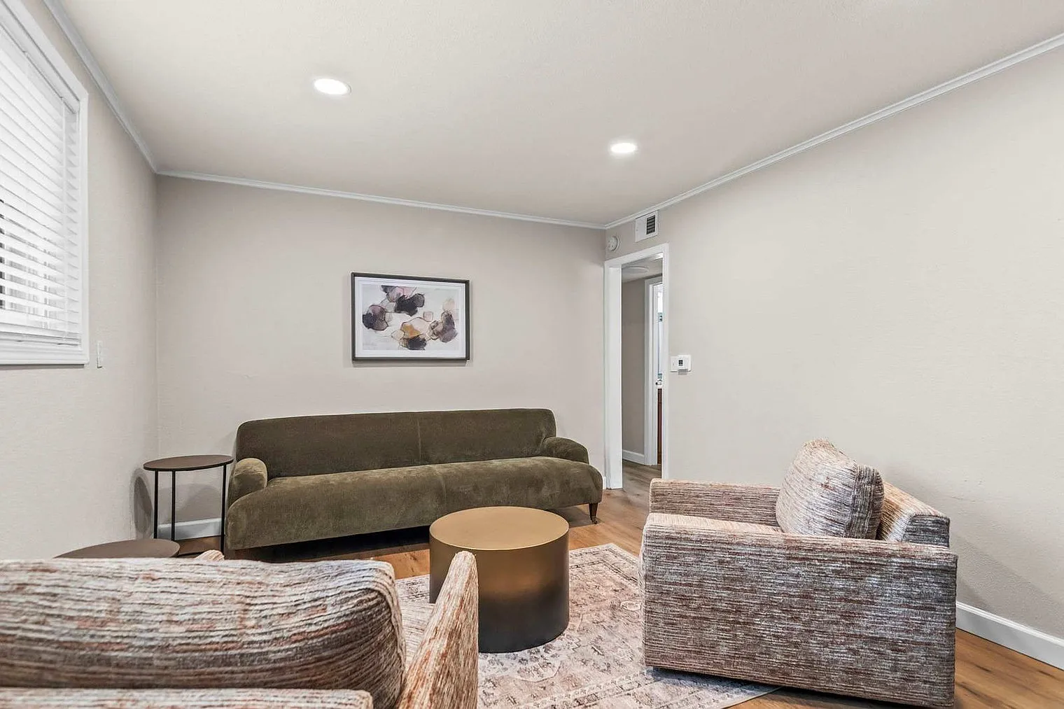 1 bed, 1.0 bath, 990 sqft, $1,993 — Photo 3