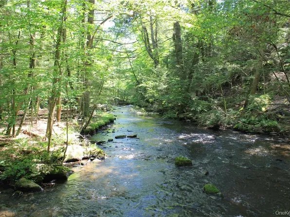 Rolling Meadow Lane, Pound Ridge, NY 10576