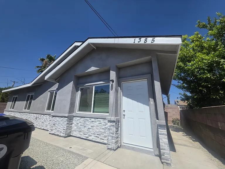 Roxbury Dr — Photo 6