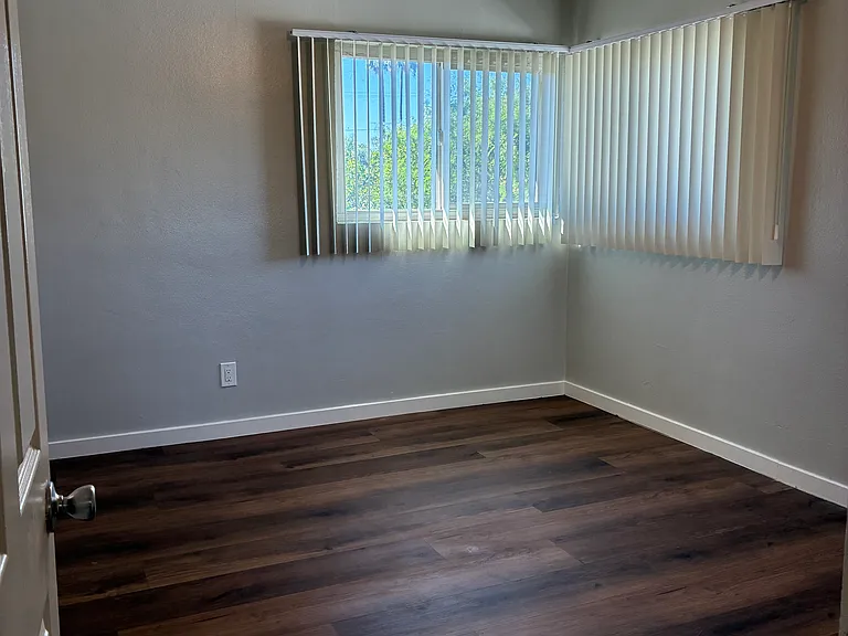 1530 N G St #1532 — Photo 18
