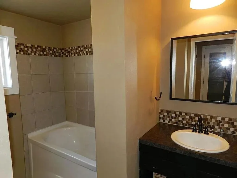 298 Reynolds St S — Photo 8
