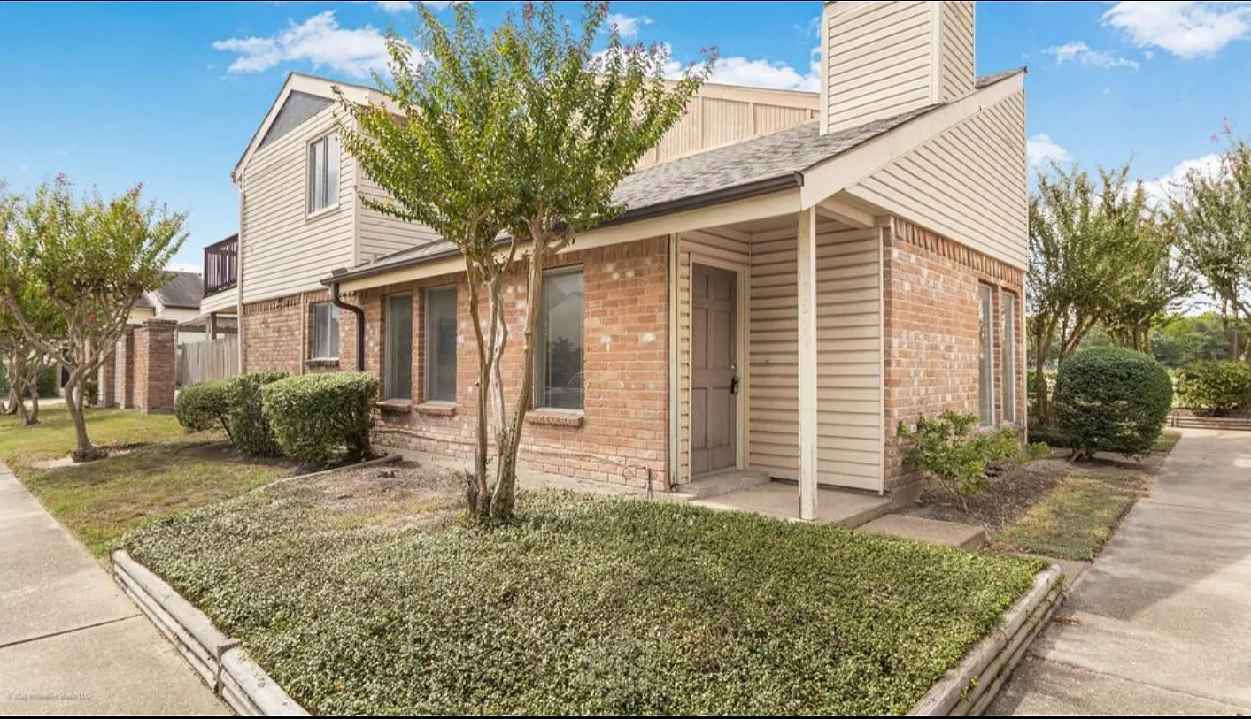 7859 Green Lawn Dr — Photo 1