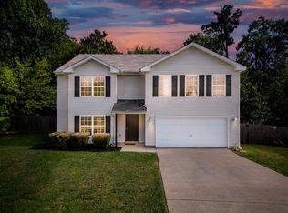 371 Clearlake Dr, La Vergne, TN 37086
