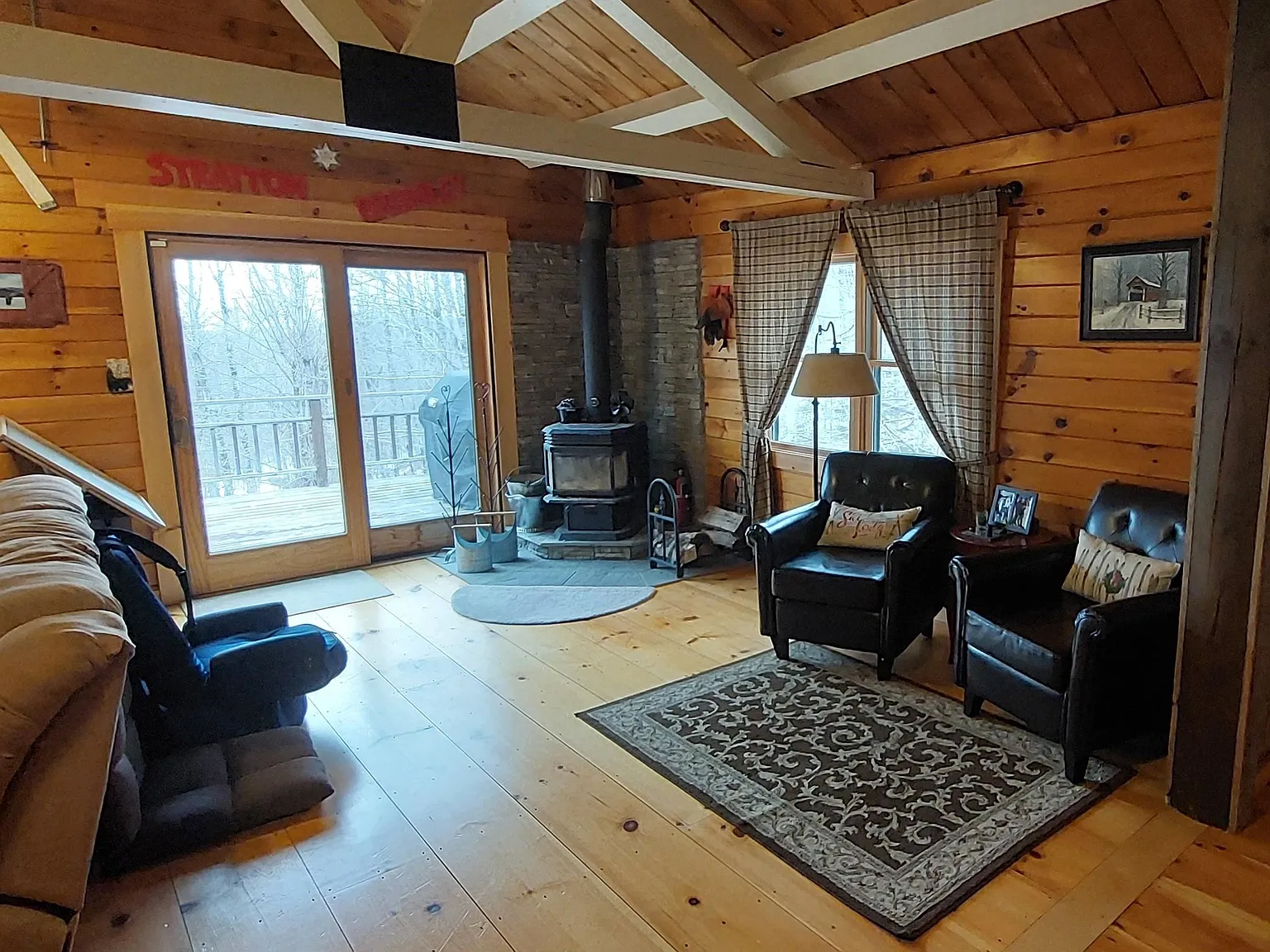 3 bed, 2100 sqft, $2,700 — Photo 4