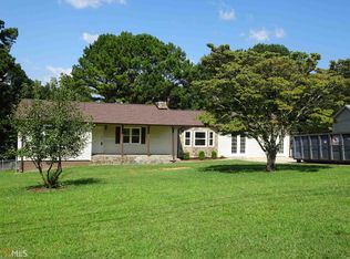 135 Valley View Dr, Tyrone, GA 30290