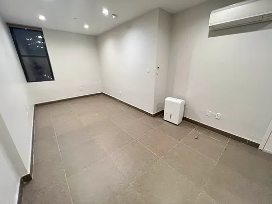 Rented by Tapiro Realty | media 8