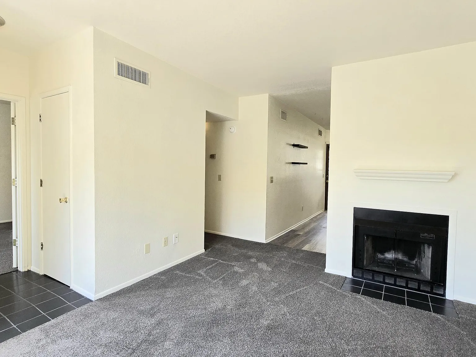 2 bed, 2.0 bath, 1105 sqft, $1,275 — Photo 4