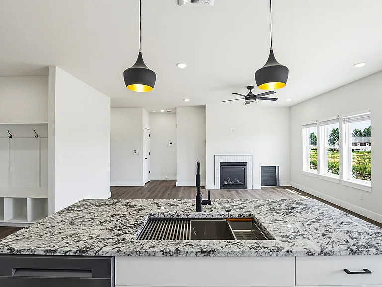 475 E River Ln — Photo 44