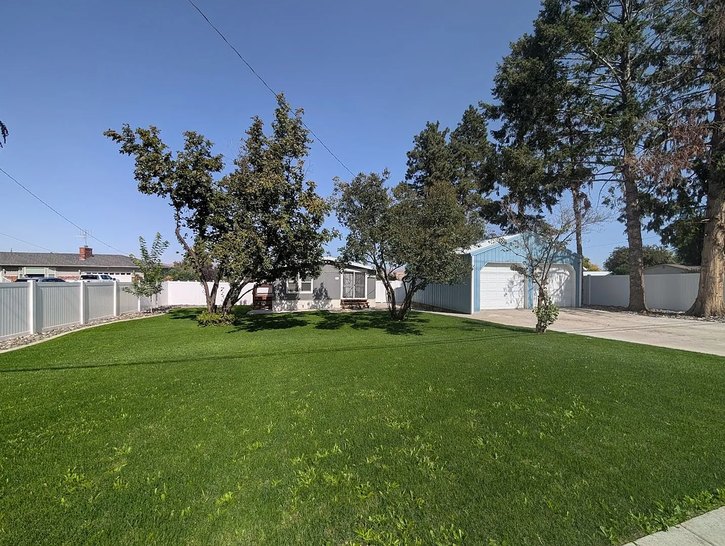 3 bedroom 2 bath Orchards house with SHOP! — Photo 2