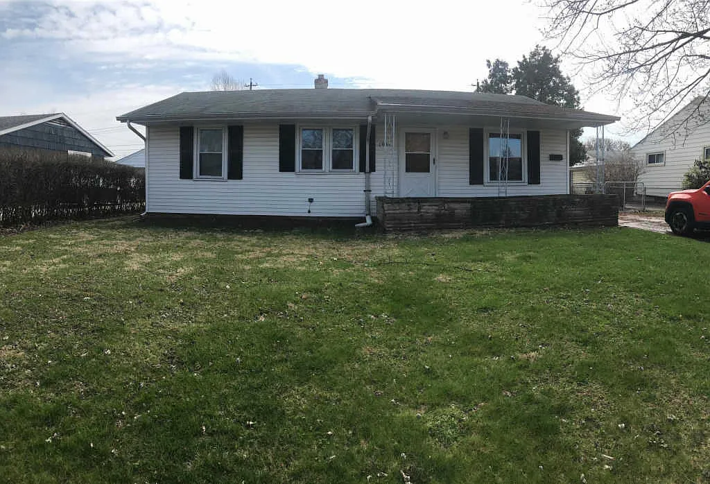 1084 Racine Ave photo 1