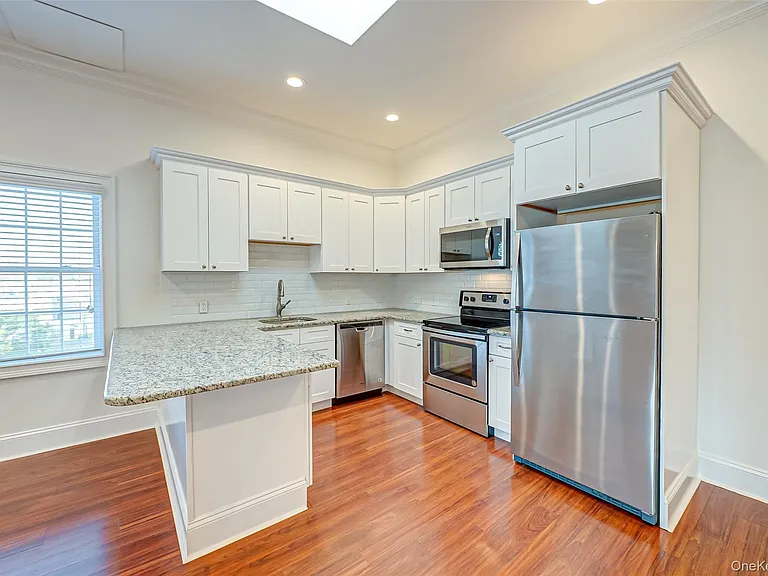 41 Green St #2C — Photo 3