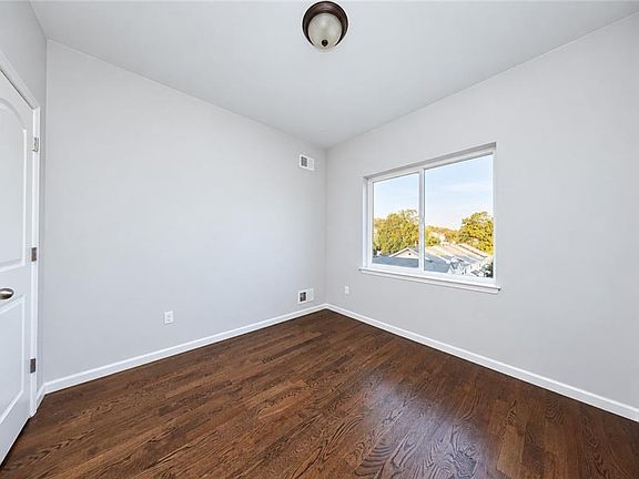 4th image of 109 Gower St
