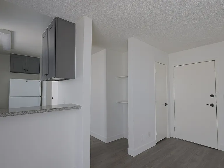 943 Elden Ave — Photo 7