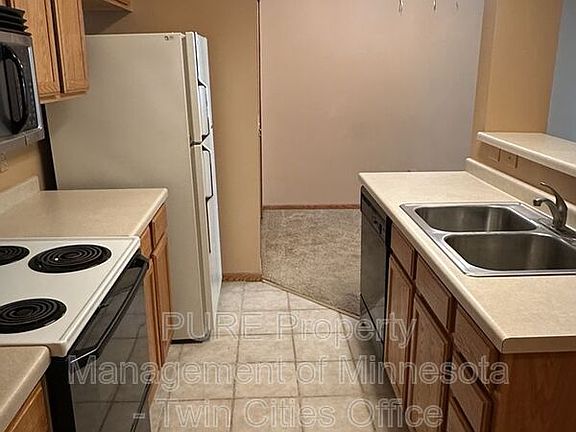 4th image of 15644 Garrett Dr