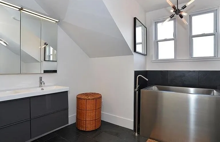 Primary bath, soaking tub