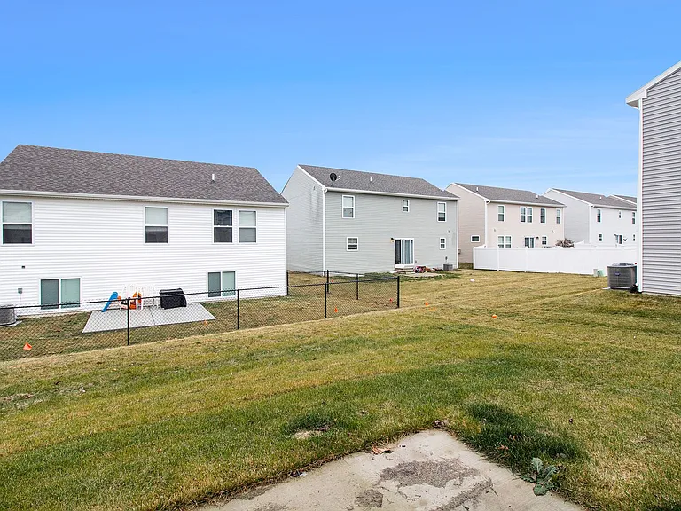 372 White Pine Ct — Photo 3