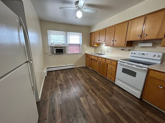 5th image of 958 3rd Ave W APT A