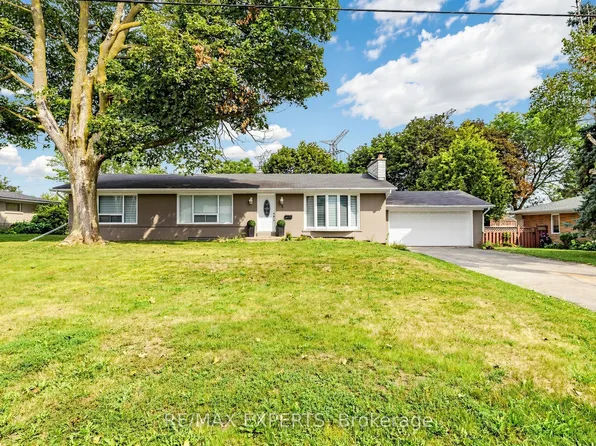 8 Longbridge Rd, Vaughan, ON L4J 1L5
