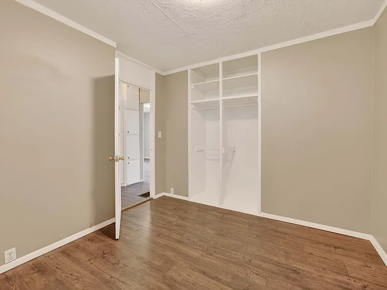 2401 NE Everett Rd — Photo 19