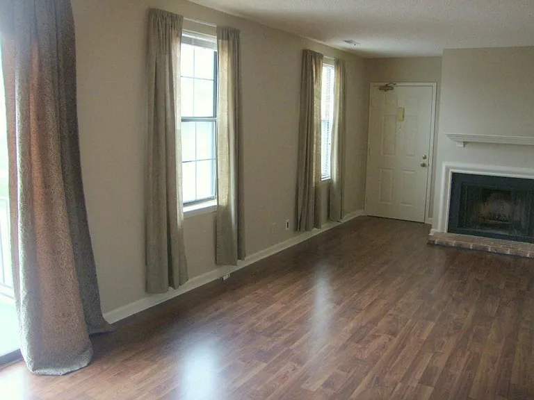 5864 Brentwood Trce — Photo 3
