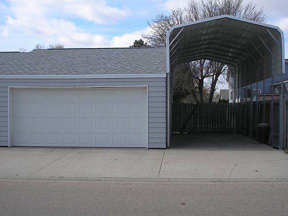 3rd image of 322 E Boyd Ave