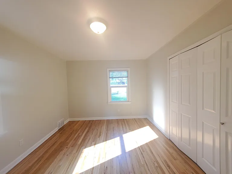 230 E Sussex Ave — Photo 7