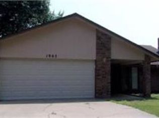 1905 Old Post Rd, Enid, OK 73703