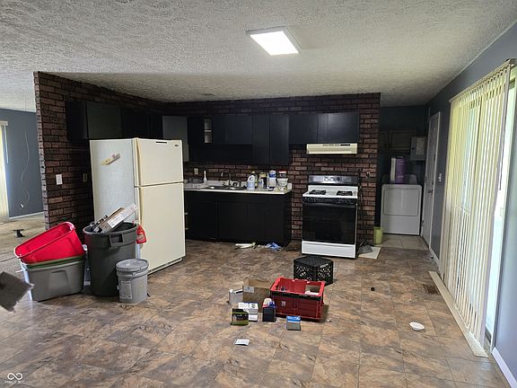 3rd image of 3901 Catalina Ct
