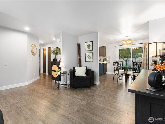 4th image of 1624 90th Drive NE