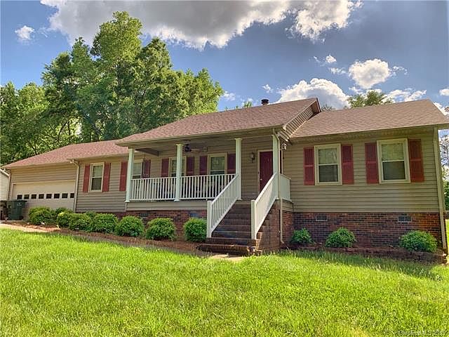 1st image of 120 Stacybrook Dr SE