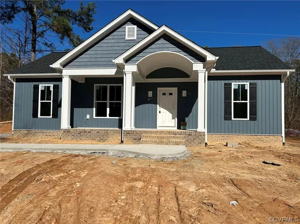 109 Rolling Acres Ln, Blackstone, VA 23824