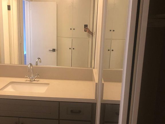 3rd image of 5111 De Longpre Ave #109