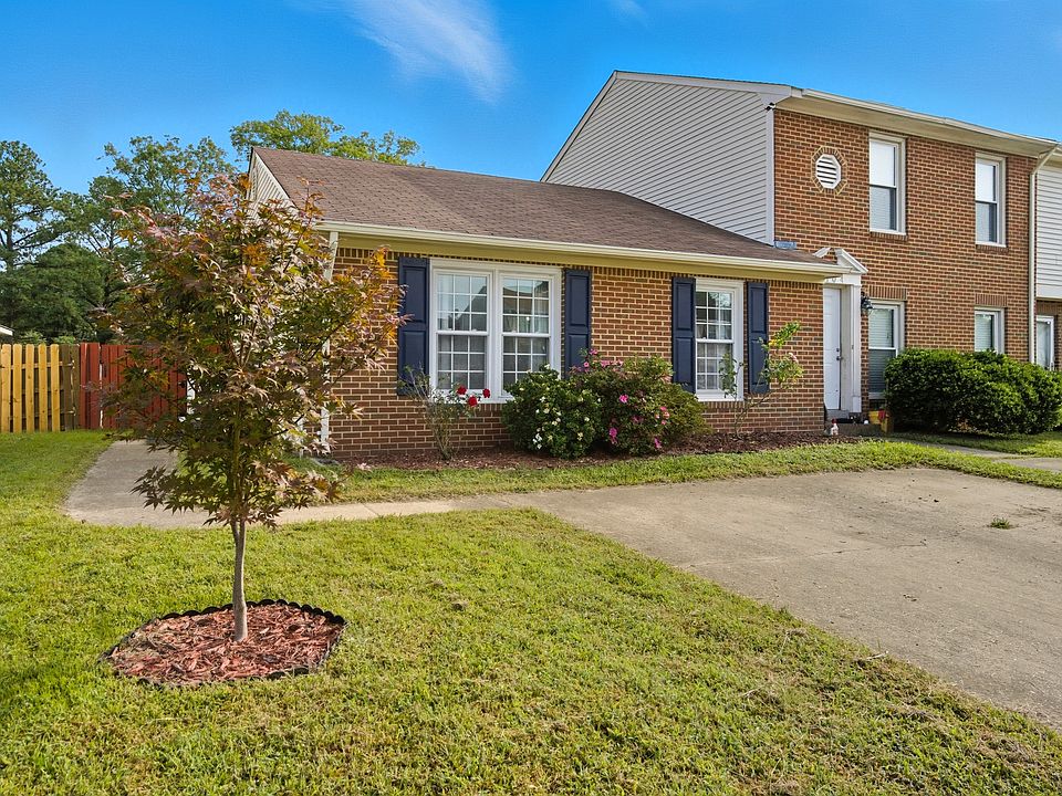 1st image of 5106 Radcliff Cir #1